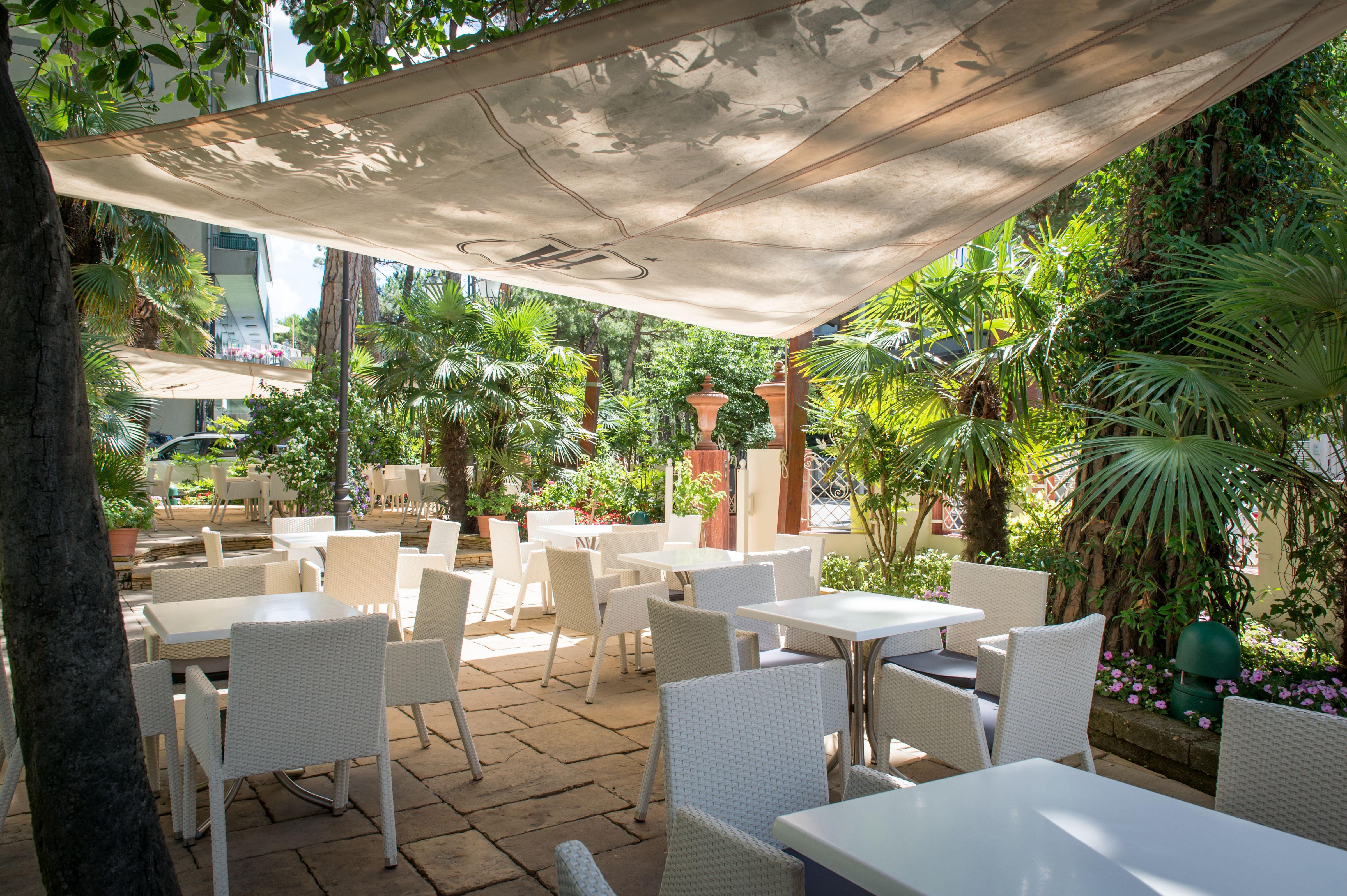 Hotel Luxor, piscina di 900mq a 150m Milano Marittima Esterno foto
