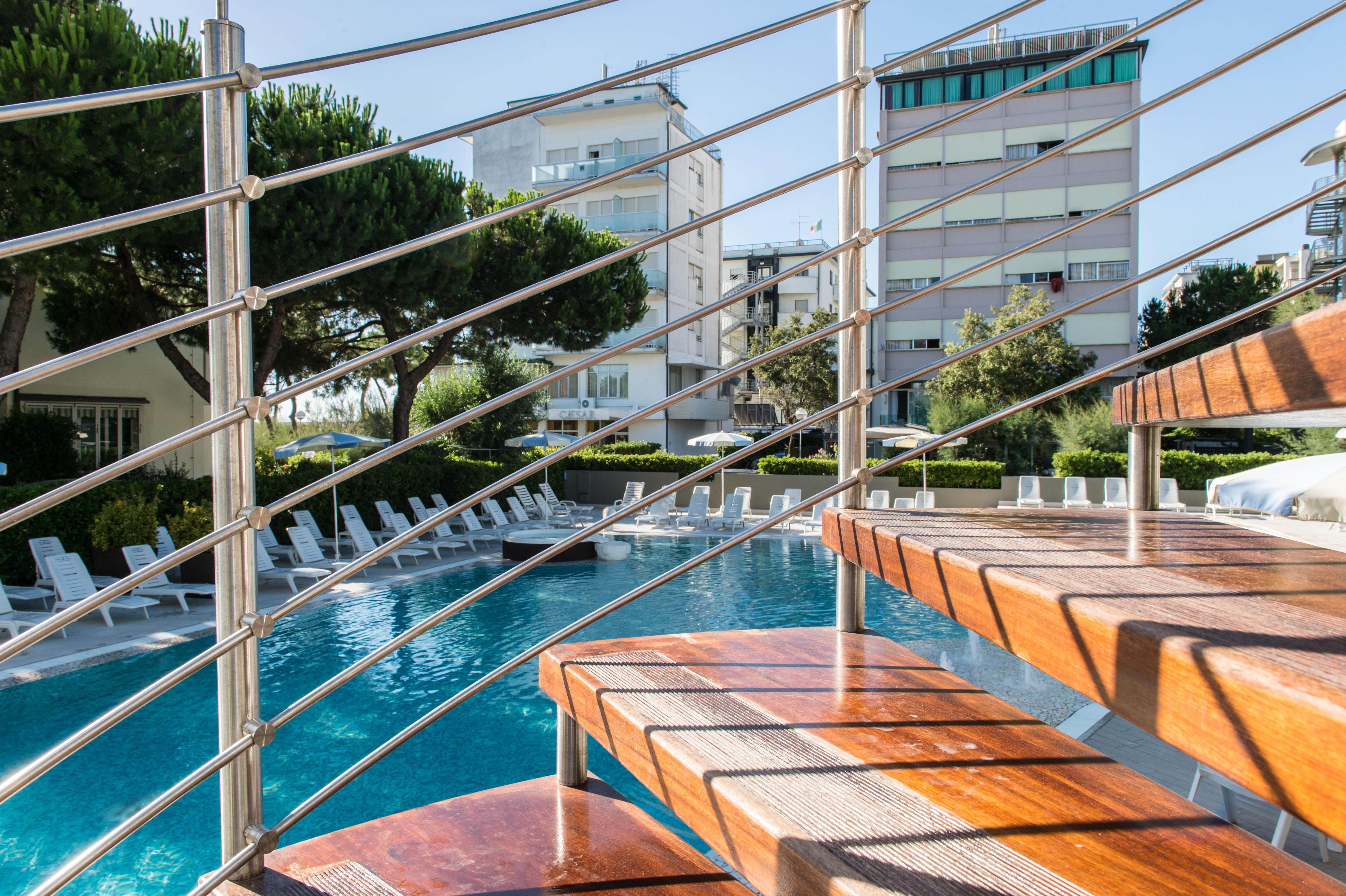 Hotel Luxor, piscina di 900mq a 150m Milano Marittima Esterno foto