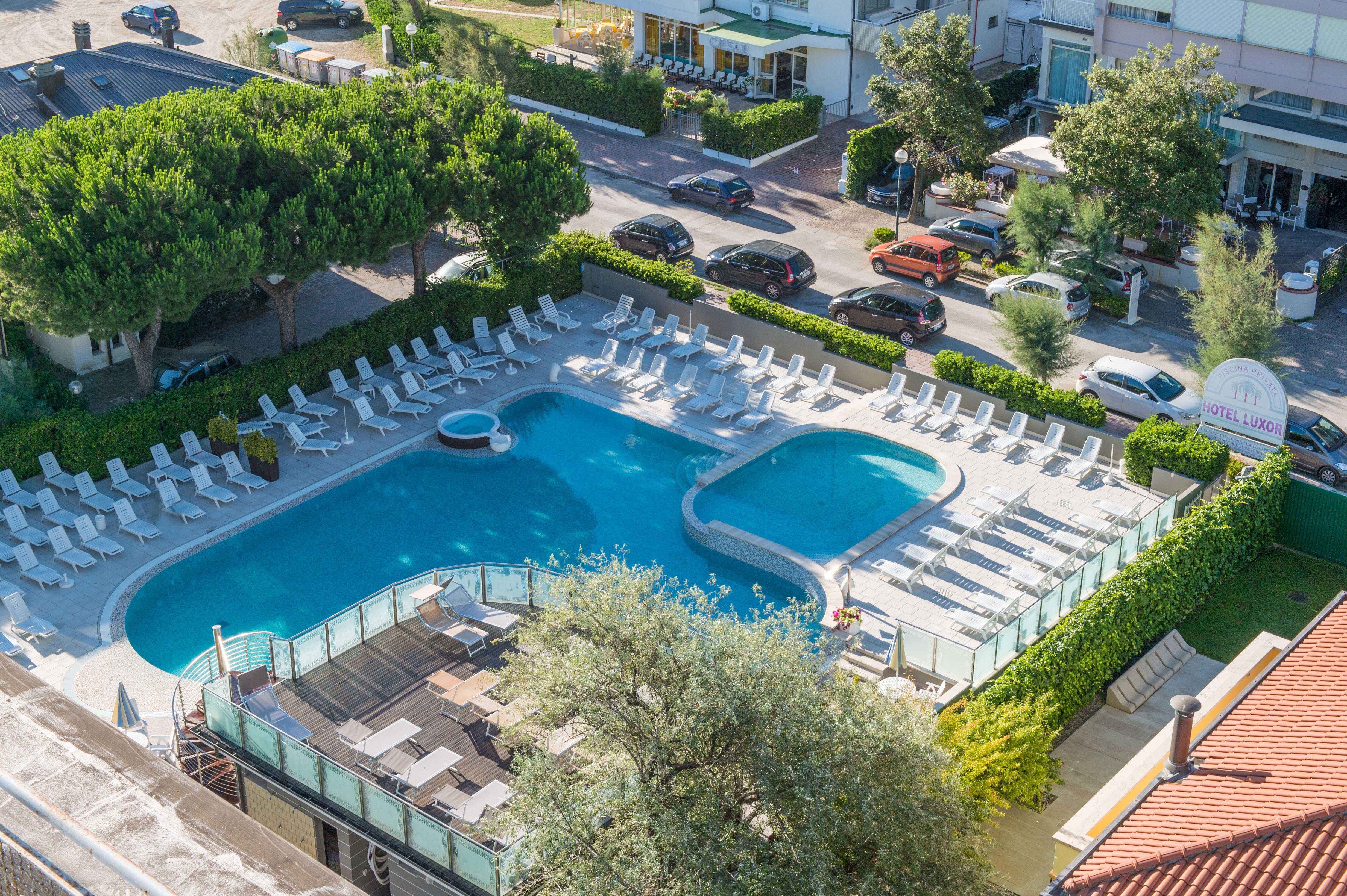 Hotel Luxor, piscina di 900mq a 150m Milano Marittima Esterno foto