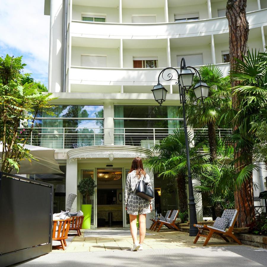 Hotel Luxor, piscina di 900mq a 150m Milano Marittima Esterno foto