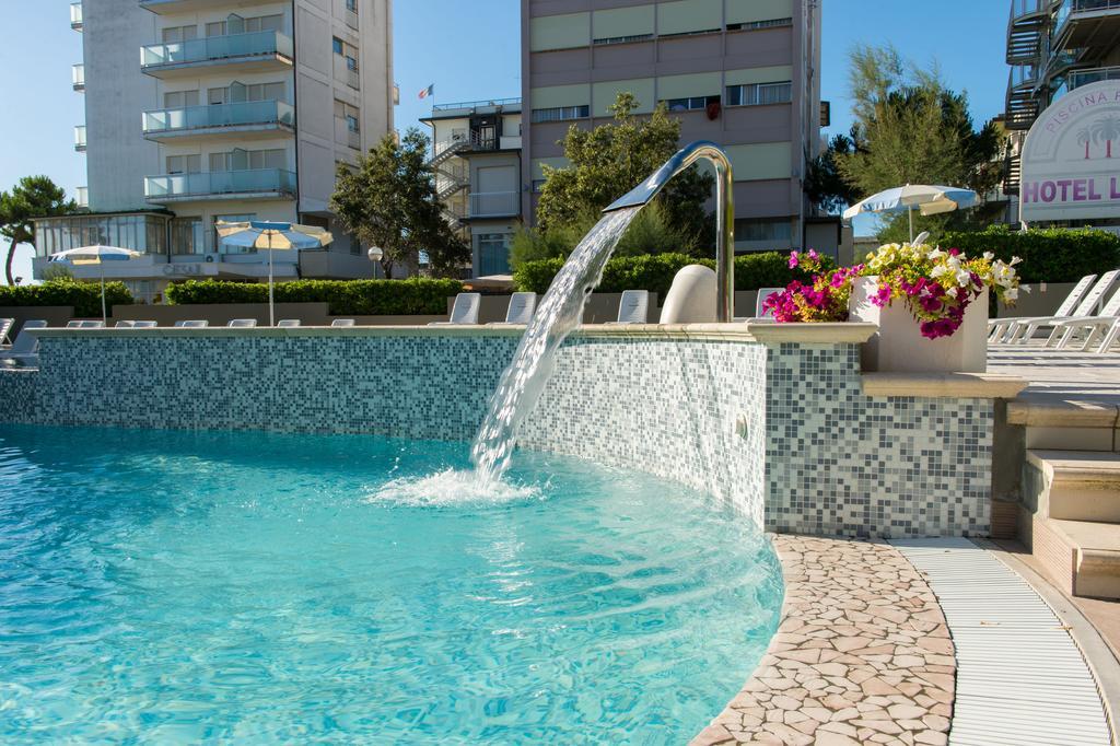Hotel Luxor, piscina di 900mq a 150m Milano Marittima Esterno foto