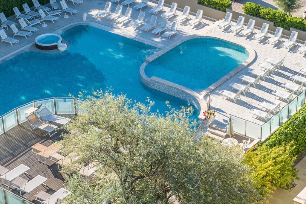Hotel Luxor, piscina di 900mq a 150m Milano Marittima Esterno foto