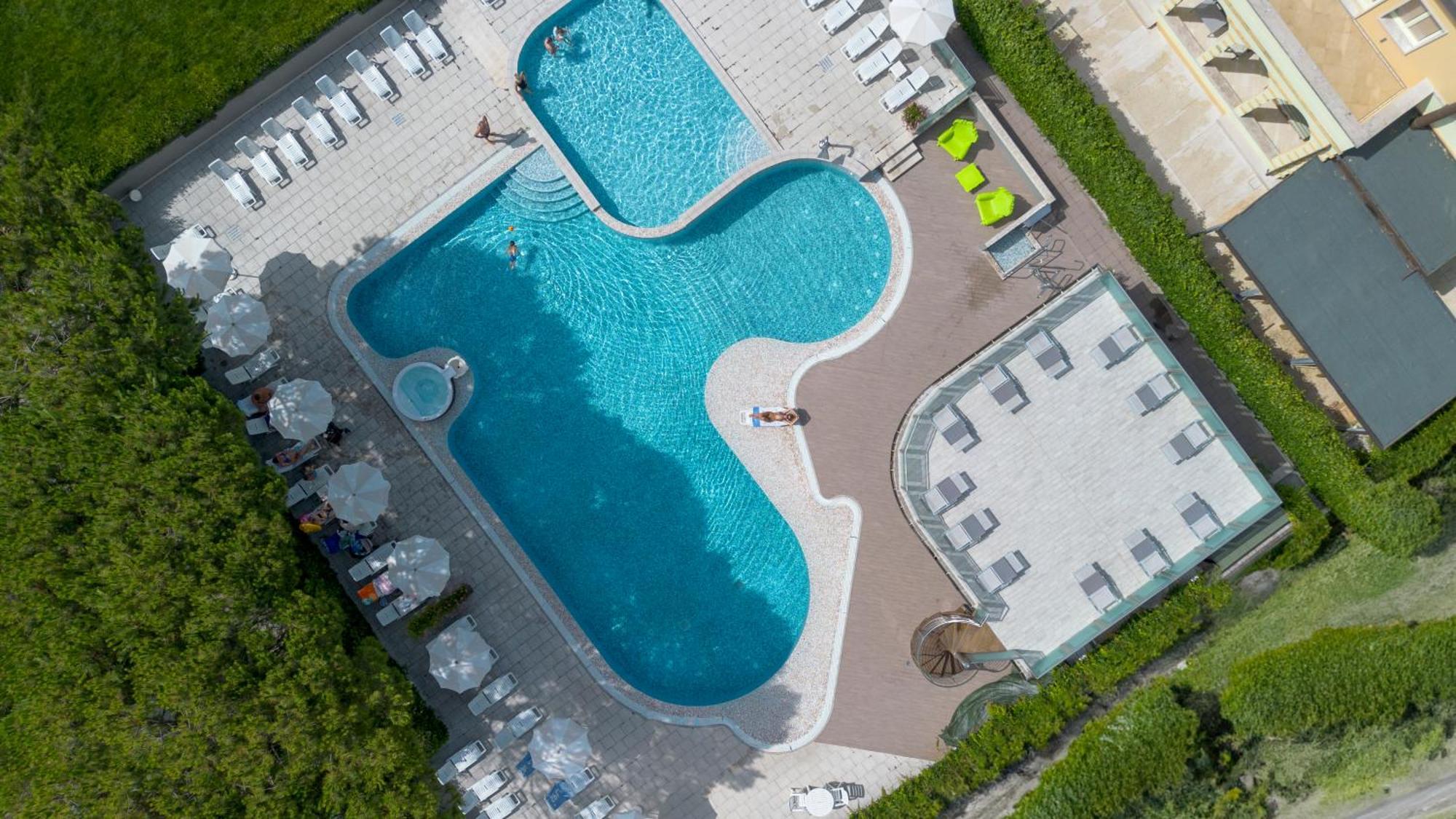 Hotel Luxor, piscina di 900mq a 150m Milano Marittima Esterno foto