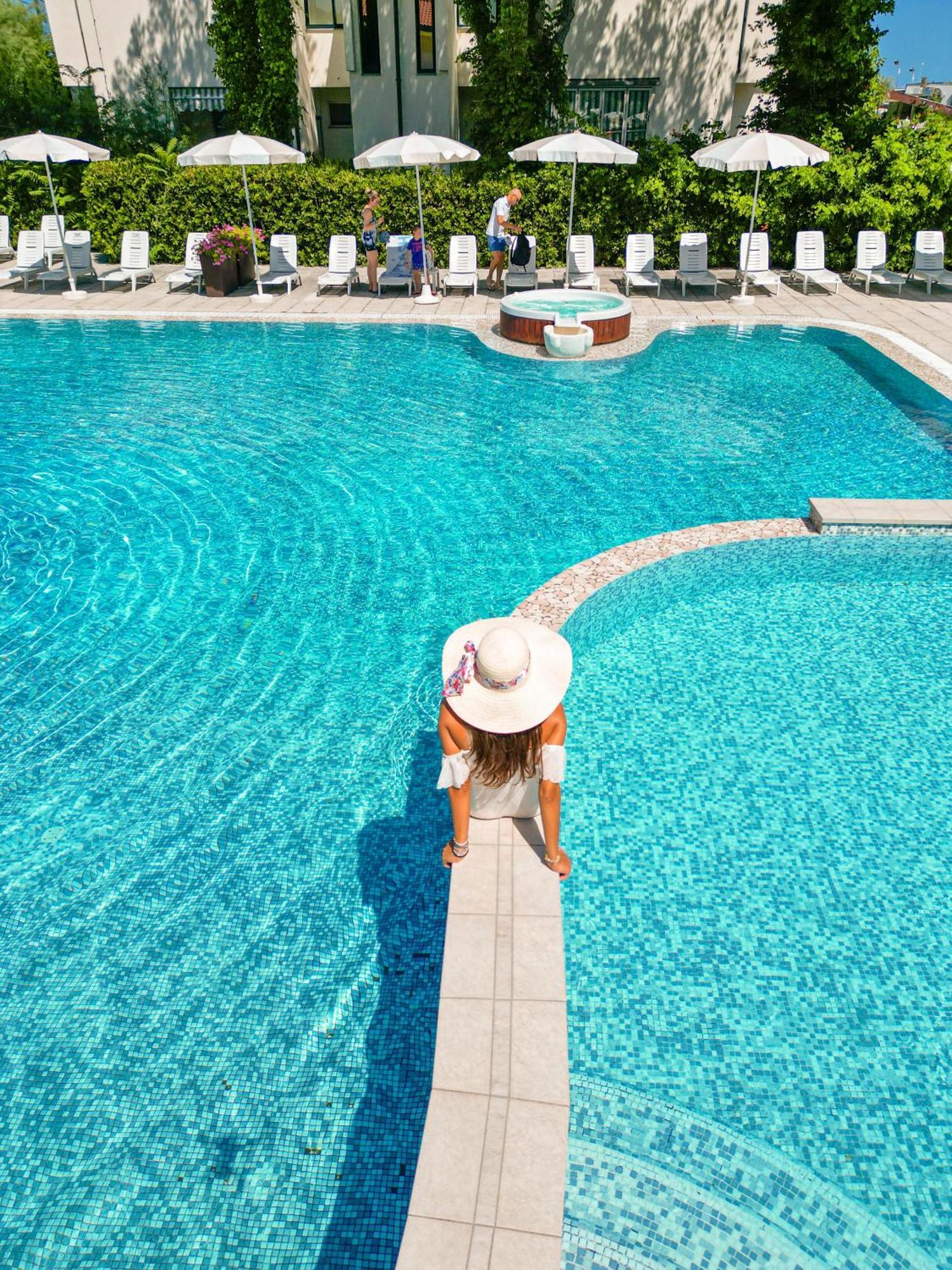 Hotel Luxor, piscina di 900mq a 150m Milano Marittima Esterno foto